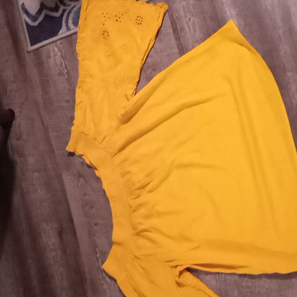 Ladies top - Picture 2 of 4